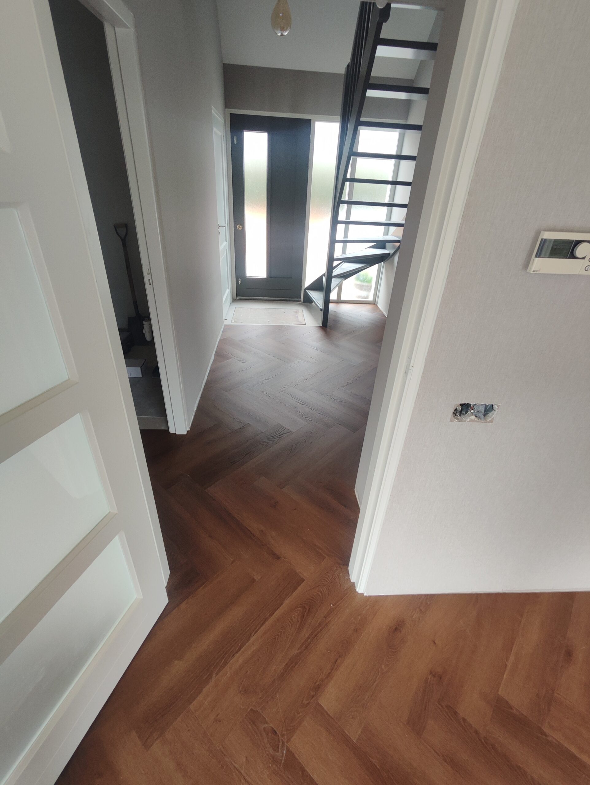 Visgraat PVC vloer – DBD Vloeren Opperdoes Visgraat PVC vloer strak gelegd door DBD Vloeren in Opperdoes
