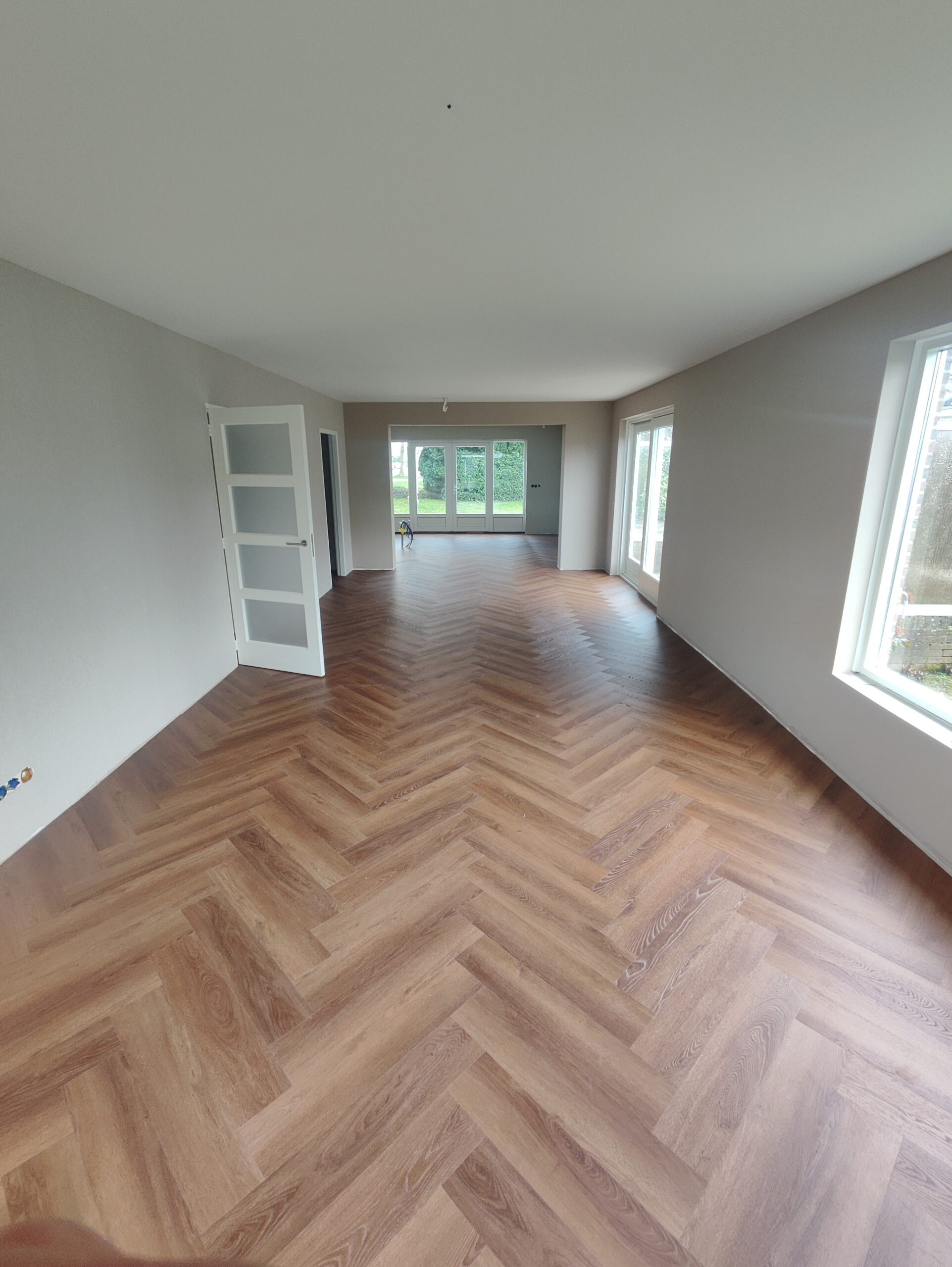 Visgraat PVC vloer – DBD Vloeren Opperdoes Visgraat PVC vloer strak gelegd door DBD Vloeren in Opperdoes